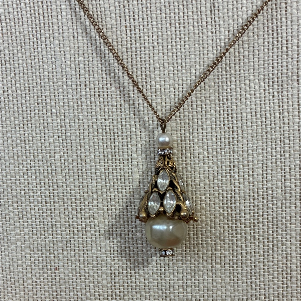 Vintage Gold rhinestone and Pearl Pendant 24” chain Necklace